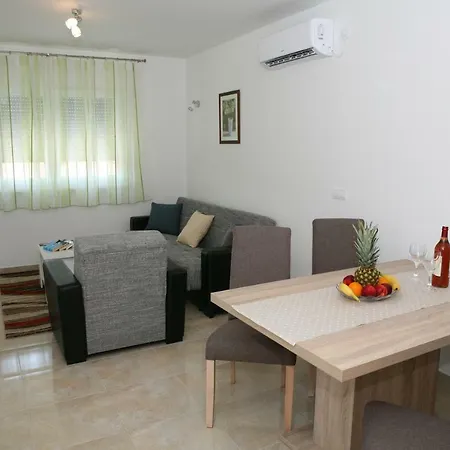 Jessica Apartment
